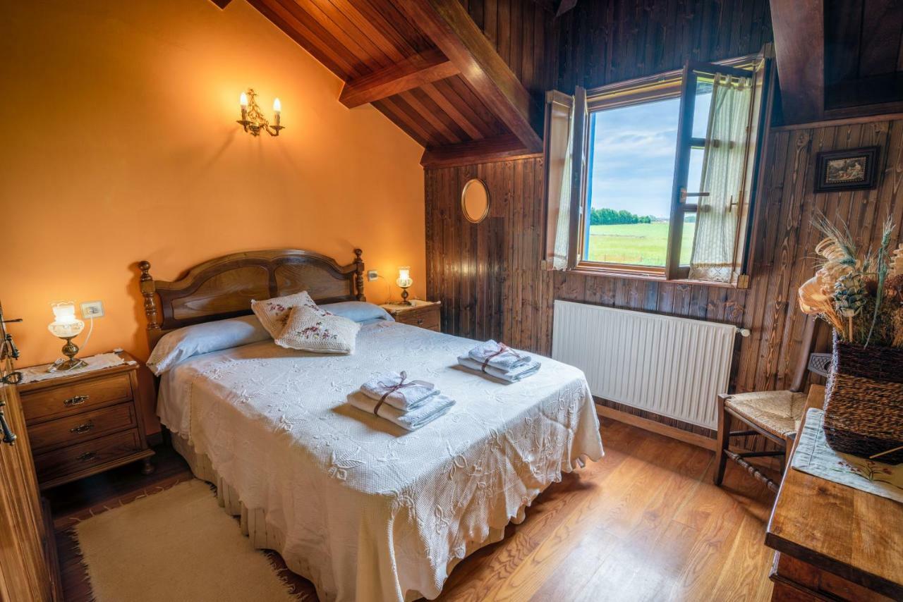 Apartamentos Rurales El Ferreiron Castropol Eksteriør billede