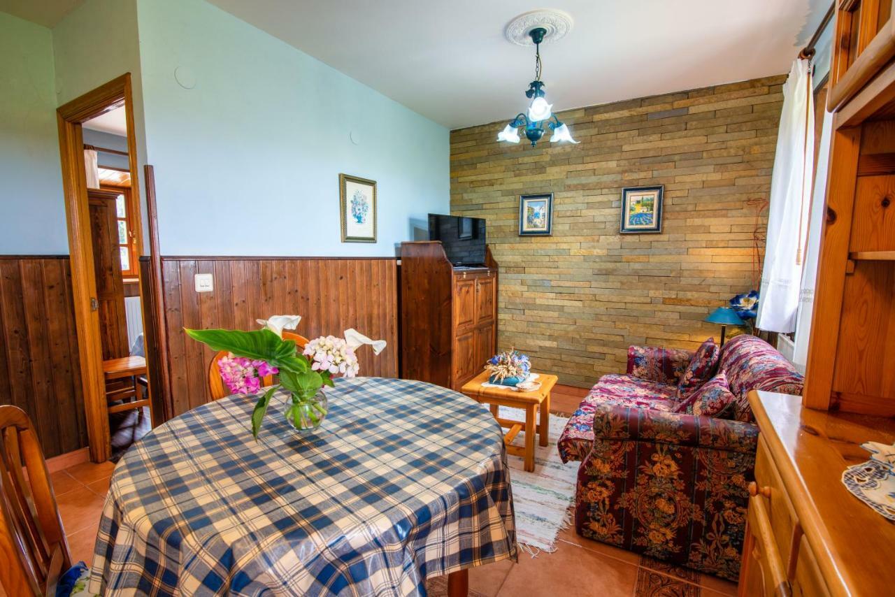 Apartamentos Rurales El Ferreiron Castropol Eksteriør billede